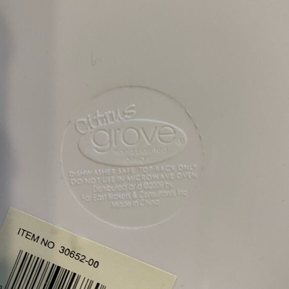 Pair of Citrus Grove Green Plastic Christmas Tree Serving Platters - Picture 7 of 7